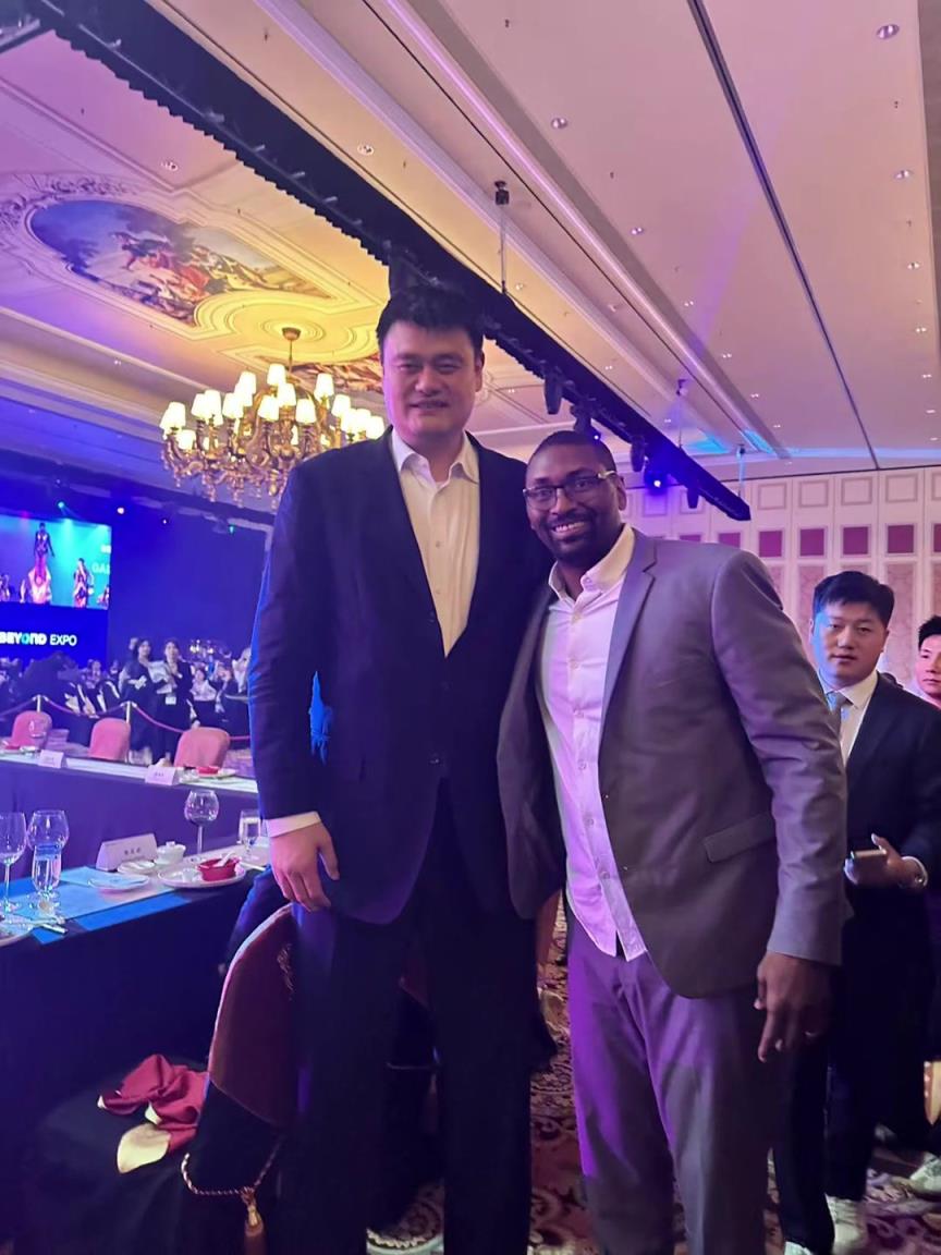 阿泰斯特曬與姚明合照：這是我最喜歡的隊友 姚！！