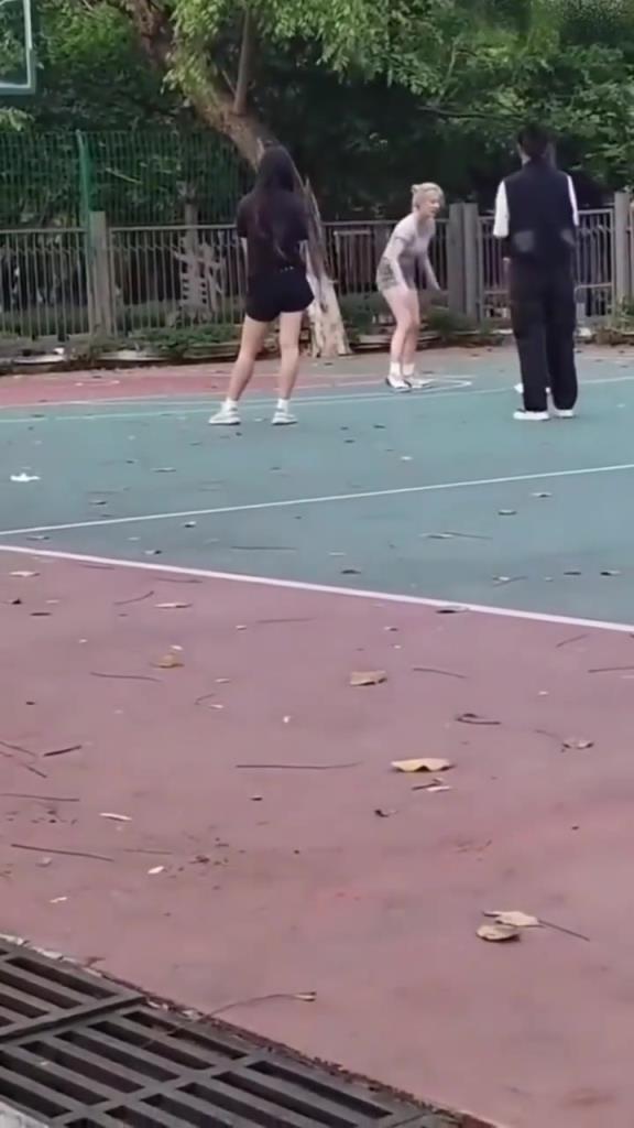 上來就背打女生的男人，真的活該沒有女朋友啊