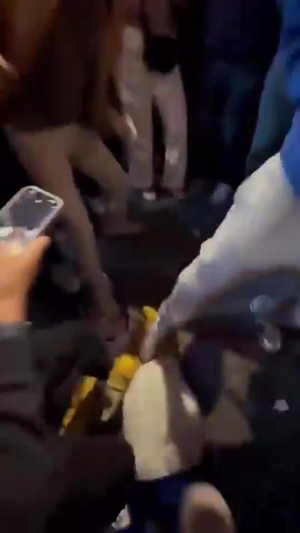 驚！尼克斯大勝步行者后，哈利伯頓遭主場球迷群毆